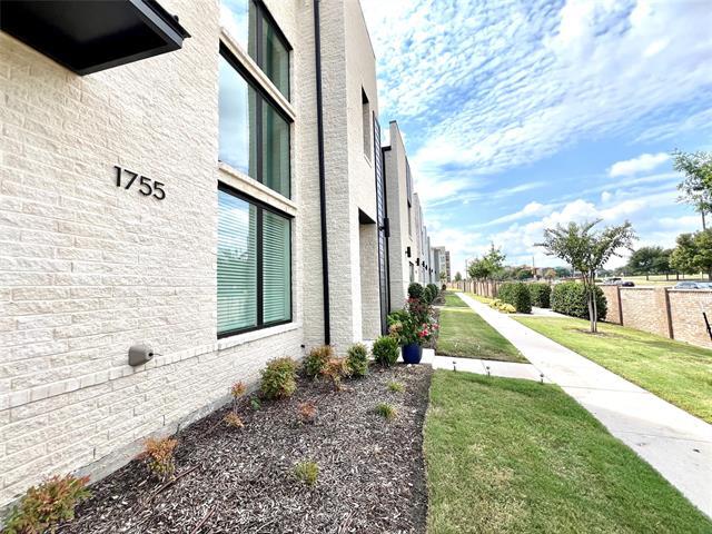 Photo - 1755 Montgomery Dr