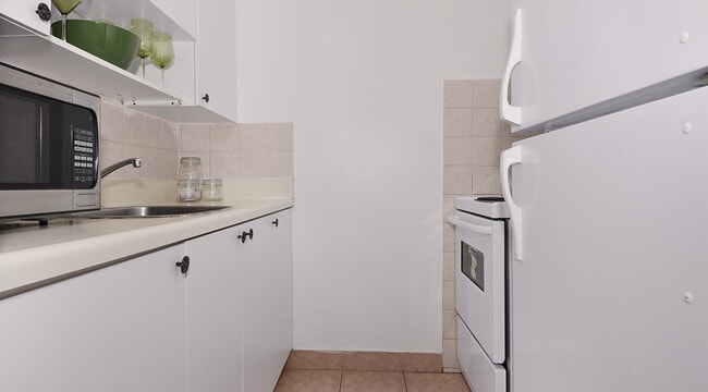 Building Photo - Central Park Place (B) Unit 00201