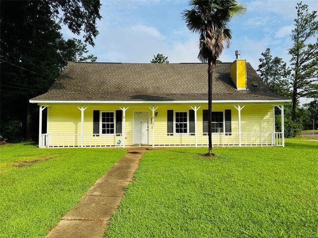 Building Photo - 697 Chatsworth Dr Rental