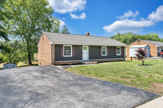 Photo - 222 Spring Grove Dr