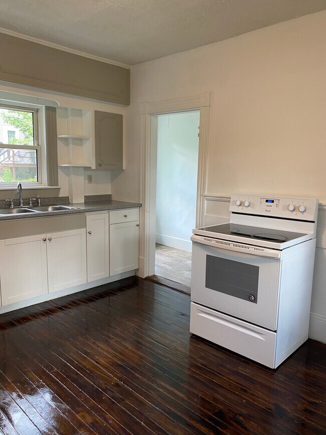 95 Hall Ave Apartments Henniker, NH