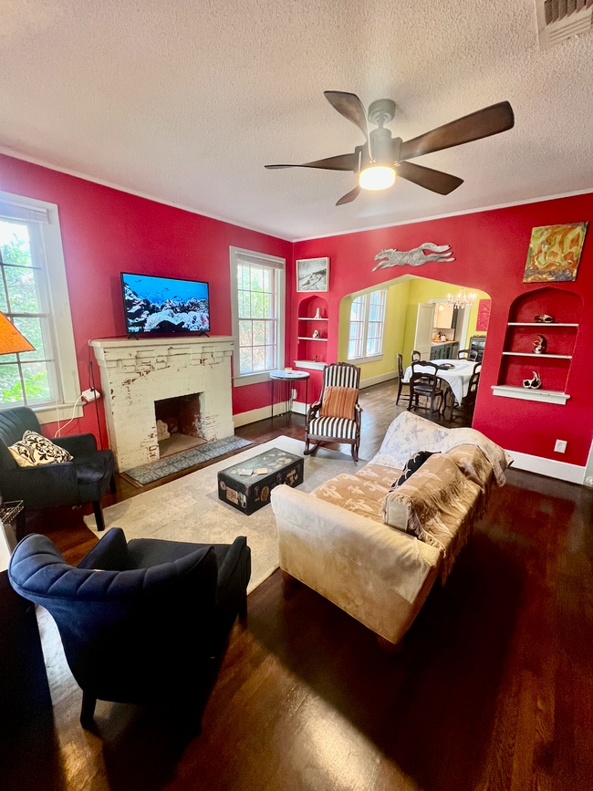 Living Room - 211 W Mallory St