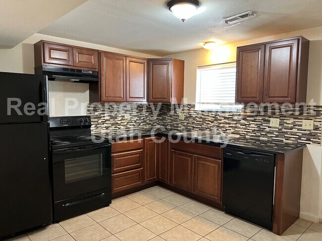 Photo - Kitchen newly remodeled!