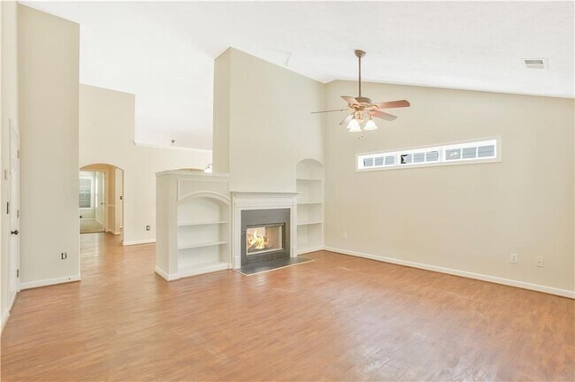 Photo - 328 White Oak Way