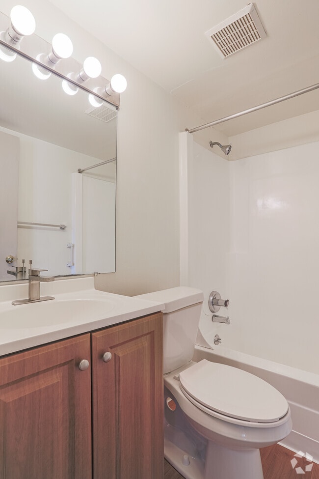 2 BR, 1 BA - Bathroom