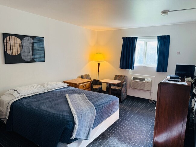 Building Photo - Furnished Efficiency Near Hospitals and Do... Unit 22
