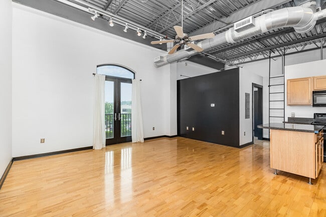 Building Photo - 700 Market St Unit 203