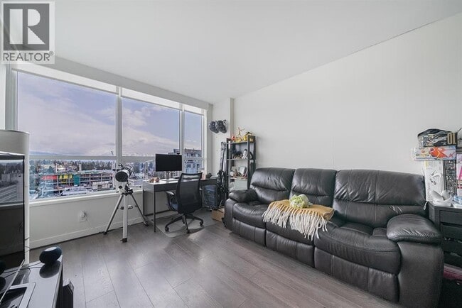 125 E 14th St