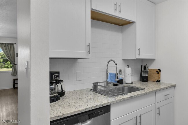 Photo - 3225 E Riverside Dr