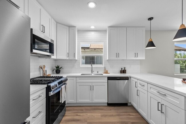 Building Photo - 1745 W 39th St