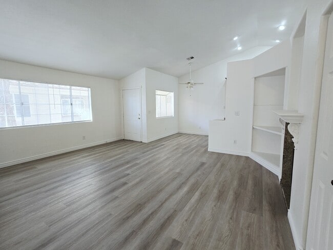 Photo - 1612 N Torrey Pines Dr