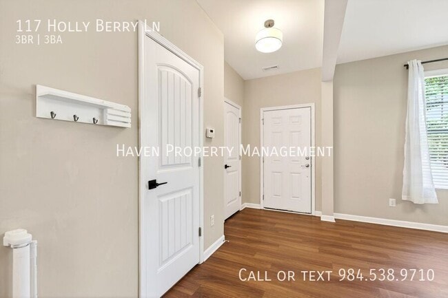 Photo - 117 Holly Berry Ln
