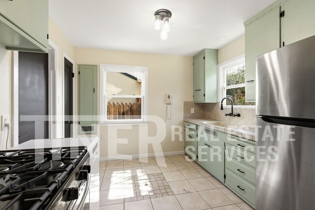 Photo - 5000 Reid Way