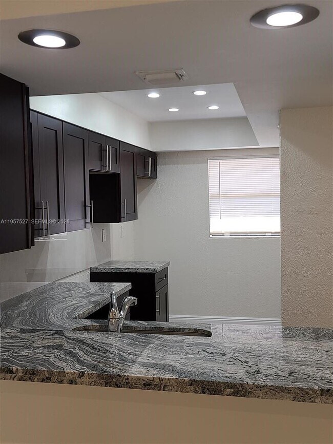 Photo - 4020 Del Rio Way