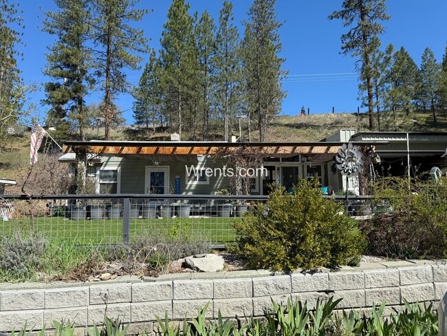 Photo - Cozy Lakeside Living on Long Lake – 2 Bed / 1 Bath Bungalow!