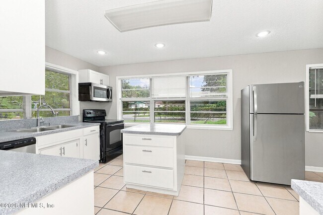 Photo - 5716 Banyan Dr