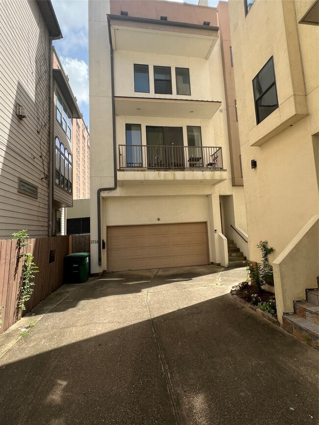 Building Photo - 2314 Camden Dr