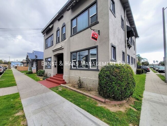 Building Photo - 702 E Burnett St