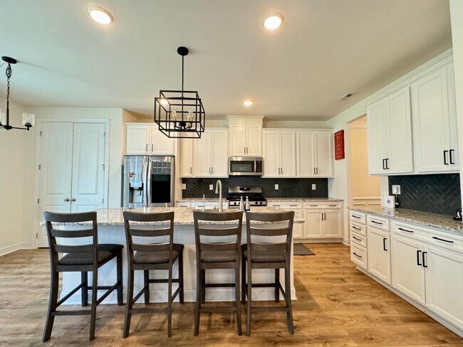 Photo - Spacious Luxury 3 Bedroom Townhome for Rent - Great Amenities