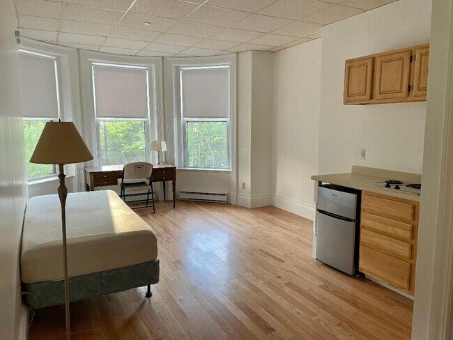 Building Photo - PERFECT STUDIO IN KENMORE