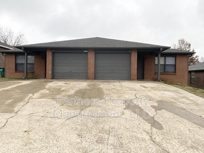 Building Photo - 5705 Sara St