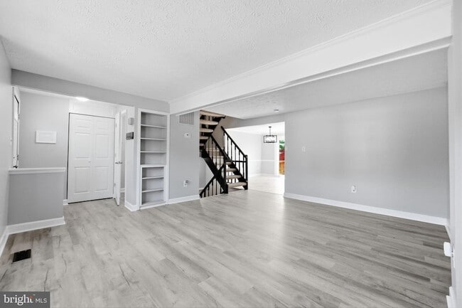 Photo - 142 Fairfield Dr
