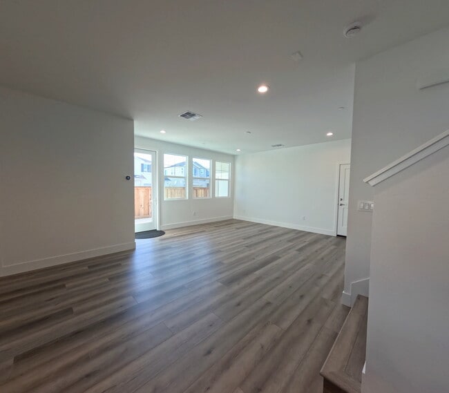 Photo - 2716 Amora Cir