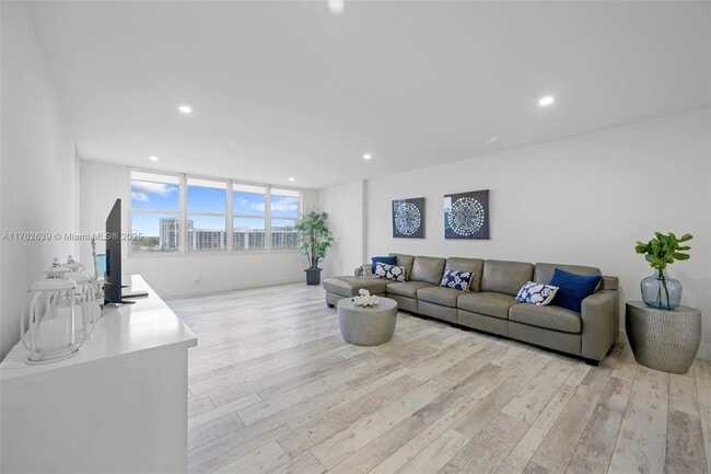 Photo - 3725 S Ocean Dr Unit 924