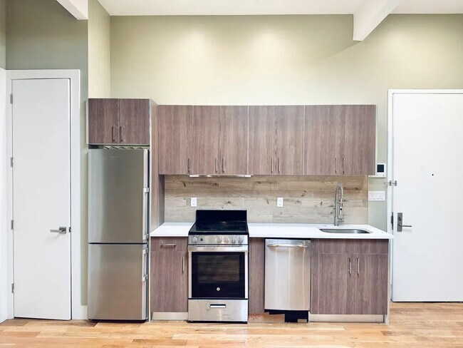 Photo - Furnished room/NOT APARTMENT Unit 2R