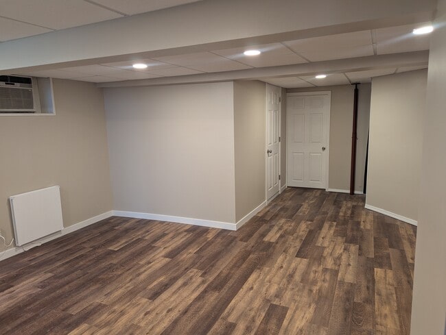 Building Photo - 906 Bethel St Unit 2 BR Garden Level Suite