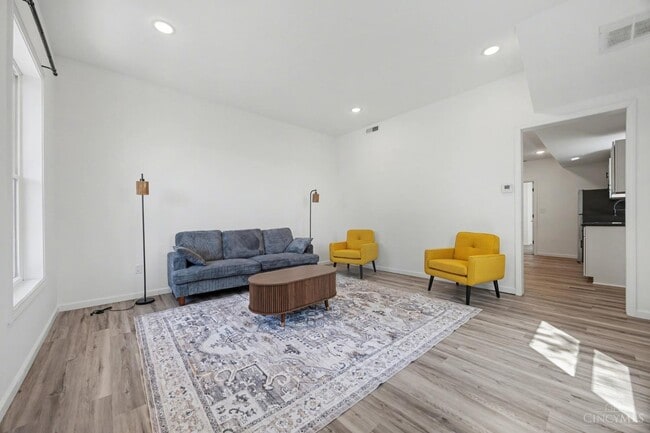 Photo - 270 Wortman St