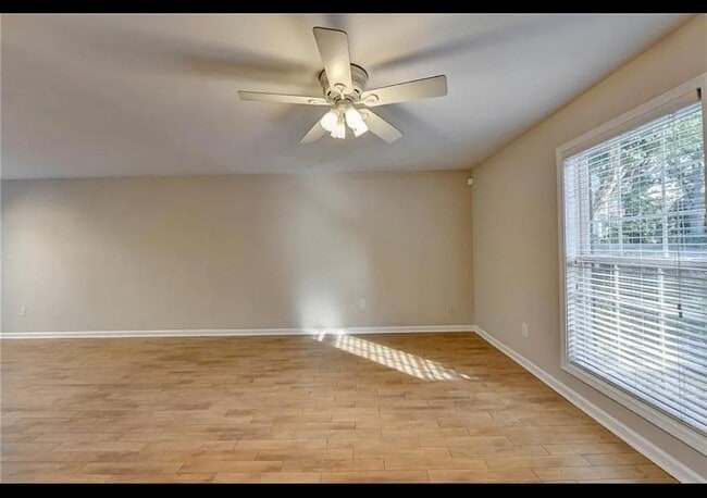 Photo - 810 Summer Pl NW