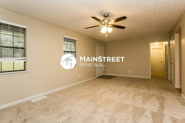 Photo - 3 Bedroom Pet-Friendly Home in Douglasville, GA with Main Street Renewal