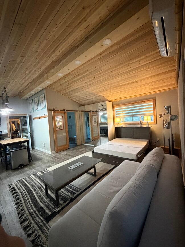 Photo - 7711 Owensmouth Ave Unidad Modern Cottage