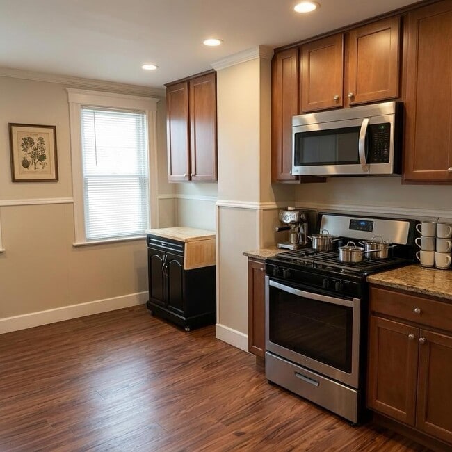 Photo - 466 Woodward Ave Unit Lower