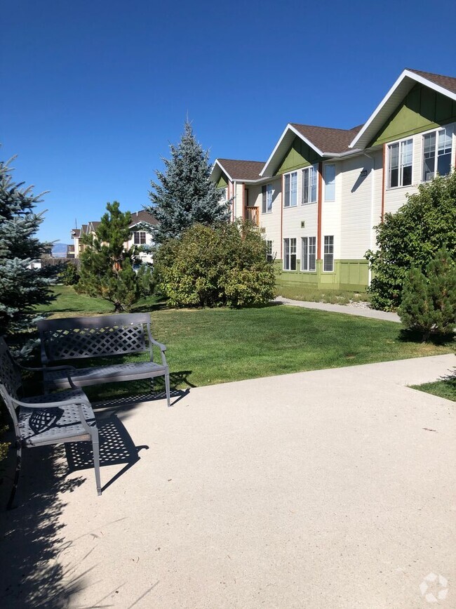 Building Photo - 3 Bedroom, 2 Bath Upstairs Corner Unit Rental