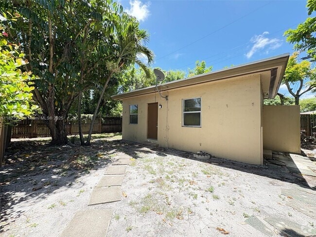 Building Photo - 2840 Funston St Unit B Rental