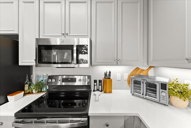 Building Photo - 6 Riverwalk Drive