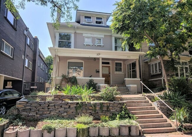 Building Photo - Charming two-bedroom Unit 1