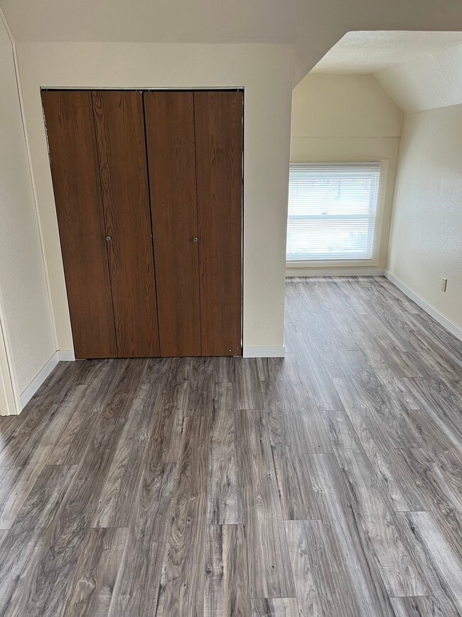 Photo - 208 NE 1st St Unit Apartment #4