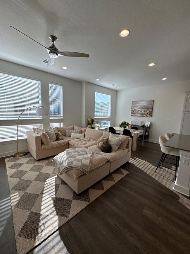 Photo - 2050 Lohmans Spur Rd Unidad 702