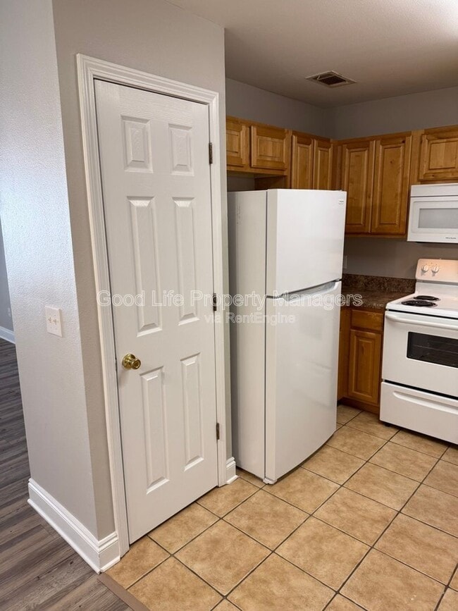 Photo - 8458 Chisholm Rd