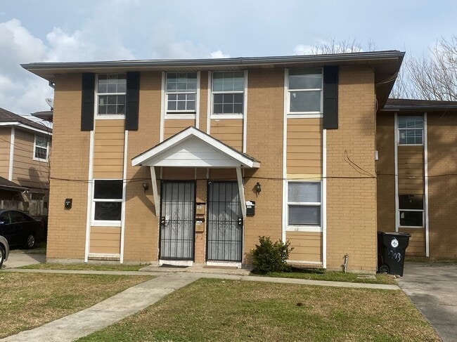 Photo - 1910 Pace Blvd Apartment