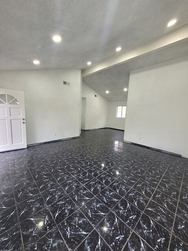 Photo - 3060 Southern Ave Unit A