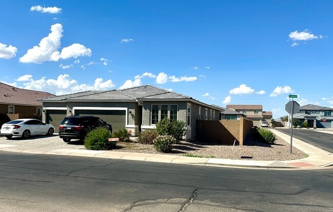 Building Photo - Fantastic Casa Vista home with 4 car garag...