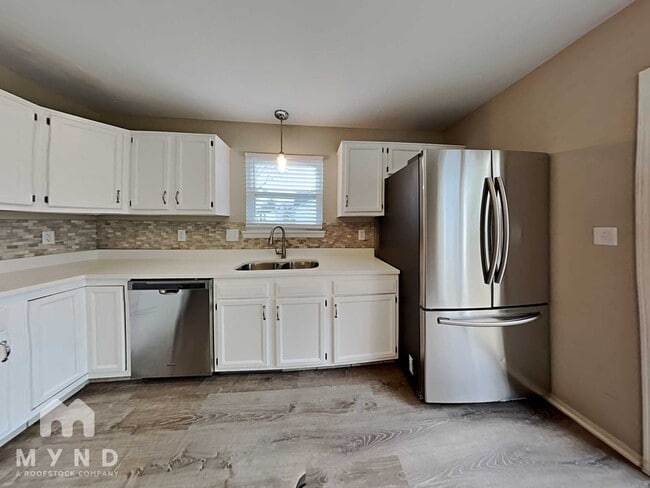 Photo - 105 W Carolina St