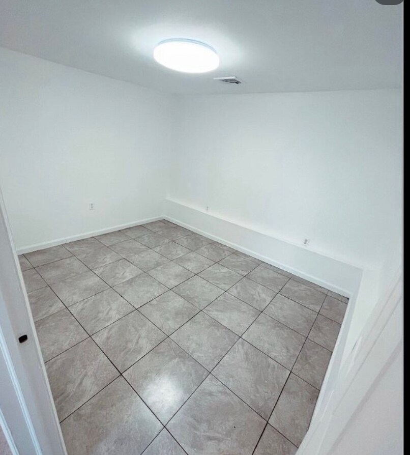 Photo - 170 E 19th St