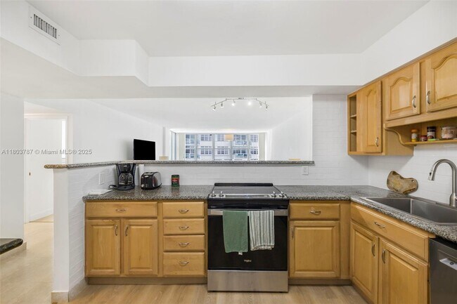 Photo - 5151 Collins Ave Unit 730