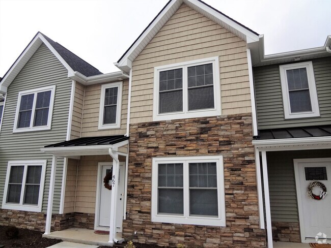 Building Photo - Modern Townhouse with Granite!