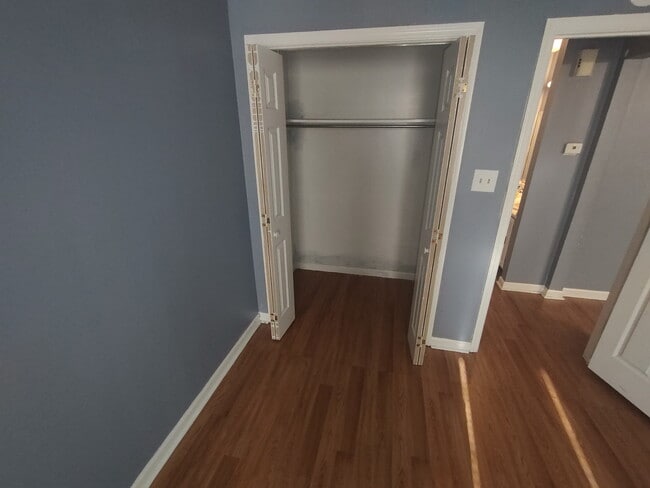 Photo - 2932 McDonald Dr SW